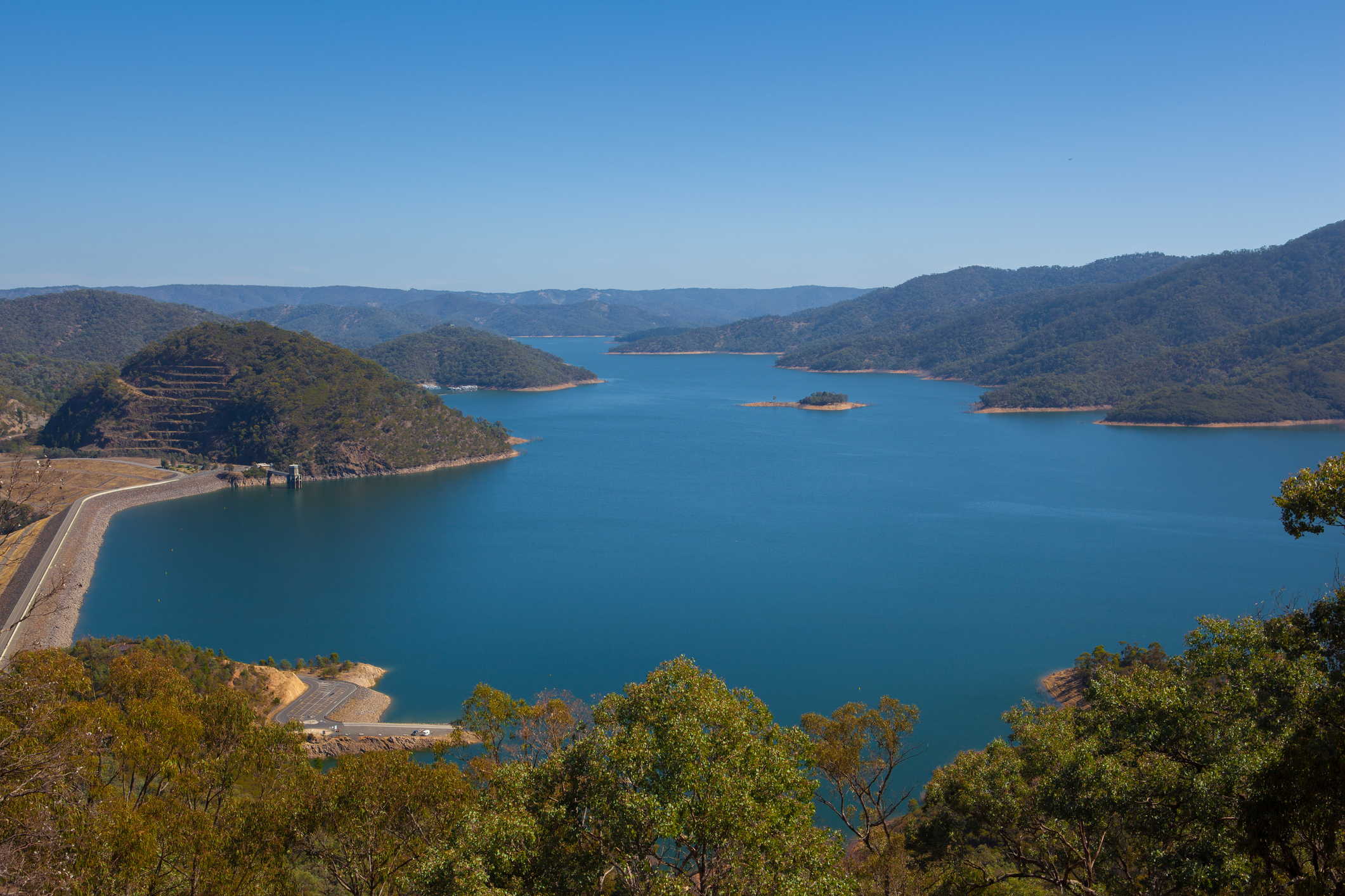 Lake Eildon overlooking wall